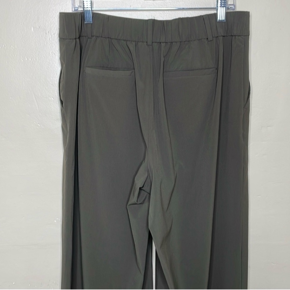 Banana Republic Women's Wide-Leg Pants in Olive - Picture 3 of 9